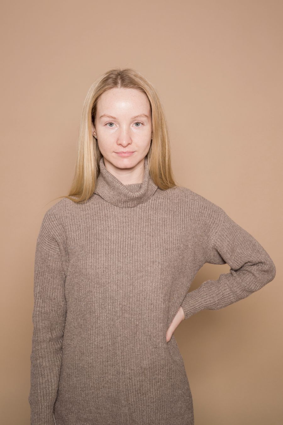 Photographed full-body mall fashion model